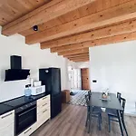 Relax Na Statku U Orlicke Prehrady Apartment *