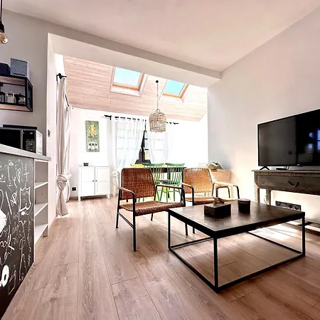 Relax Na Statku U Orlicke Prehrady Apartment *